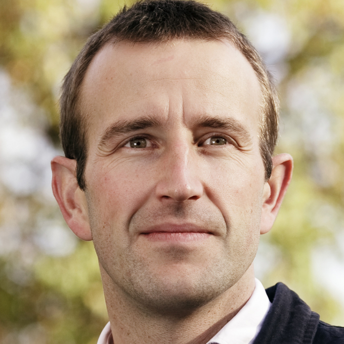 Robert-Macfarlane-credit-Angus-Muir-web