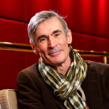 Headshot of Andrew Miller