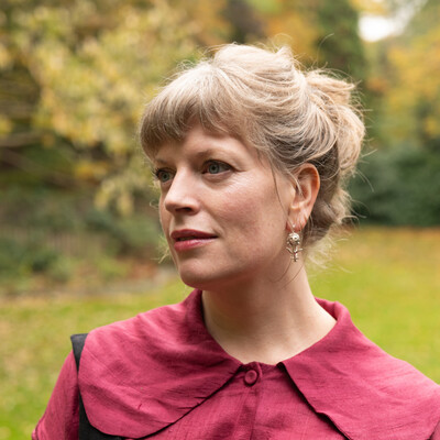 Sarah Perry headshot