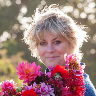 Headshot of Sarah Raven